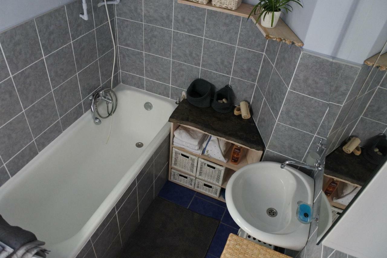 APARTMÁN V ZAHRADĚ PRAHA TROJA - APARTMENT IN THE GARDEN PRAGUE Troja Esterno foto