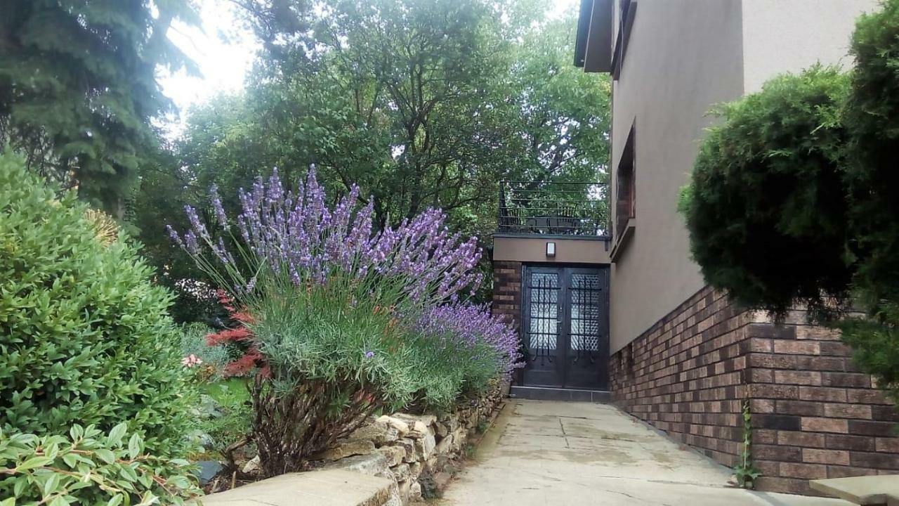 APARTMÁN V ZAHRADĚ PRAHA TROJA - APARTMENT IN THE GARDEN PRAGUE Troja Esterno foto